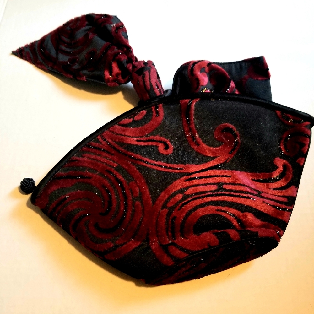 NWOT Vintage Early Paloma Picasso Wine/Black Cut Velvet & Satin Wristlet Bag